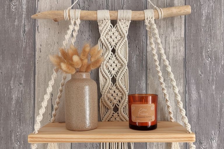 décoration d'intérieur artisanale et unique bohème en macramé et ou plumes